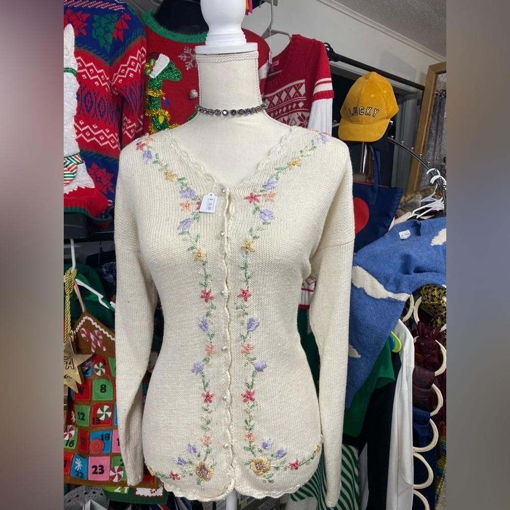 B.H.B Flowers Sweater Cardigan with Pearls button